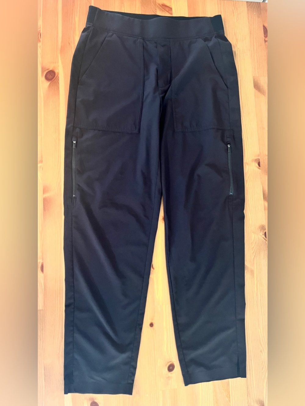 Athleta women’s size 4  Black Cargo Pants